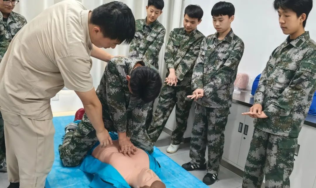 职教活动月│急救实训，守护生命之光