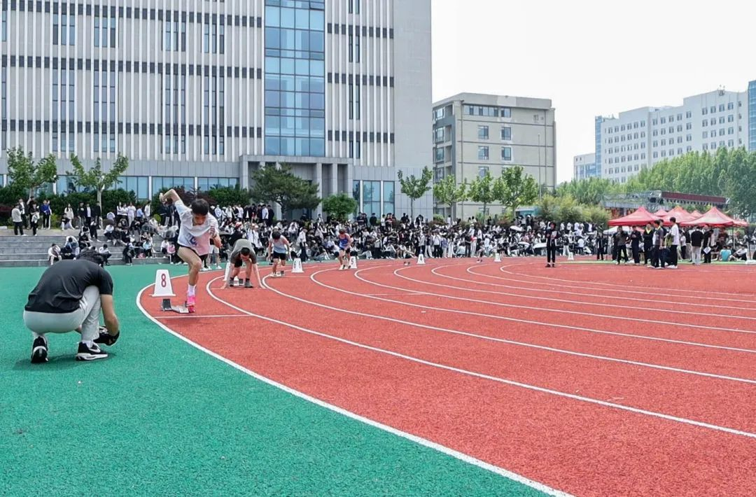 高能时刻不断 一起来回顾运动会的精彩瞬间
